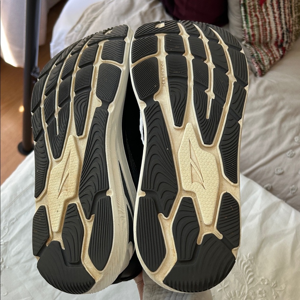 Altra Men's Paradigm Black and White Sneakers Running Shoes 9 - Picture 3 of 9